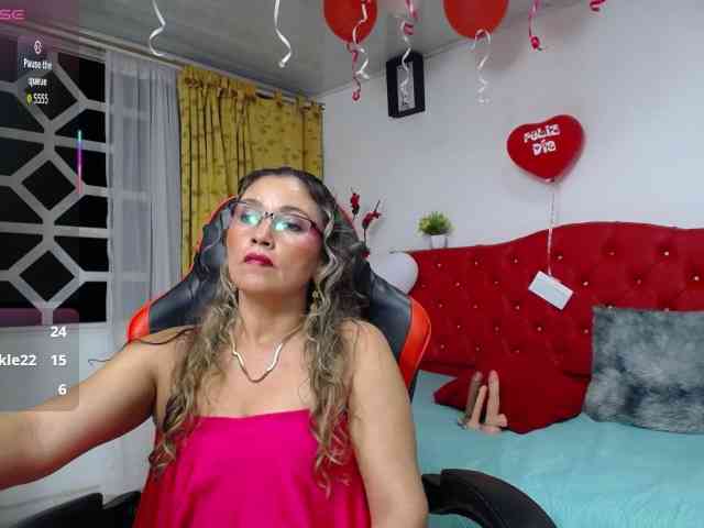 noelia-milf19 webcam