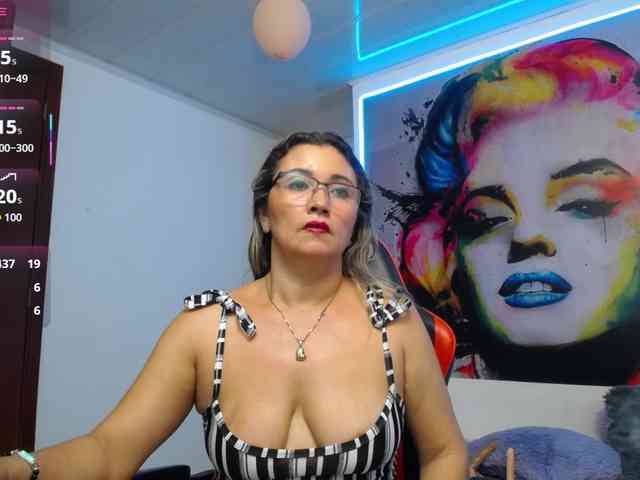 noelia-milf19 webcam