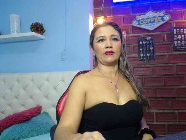 noelia-milf19 webcam