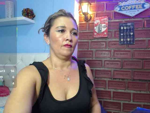 noelia-milf19 webcam
