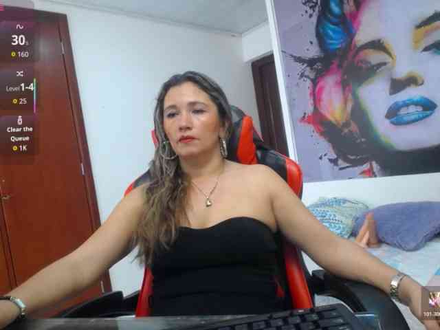 noelia-milf19 webcam