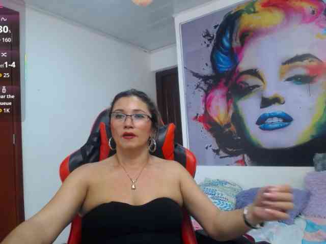 noelia-milf19 webcam
