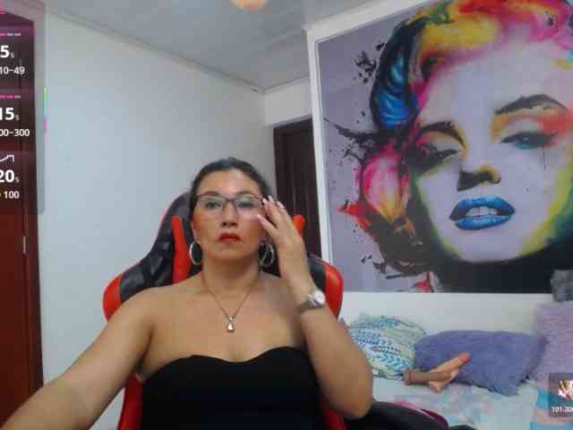 noelia-milf19 webcam