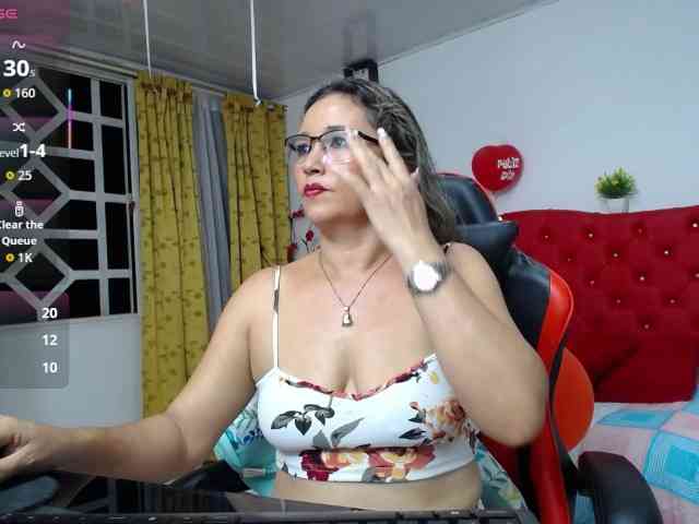 noelia-milf19 webcam