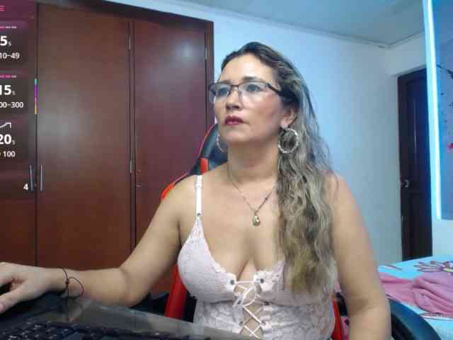noelia-milf19 webcam