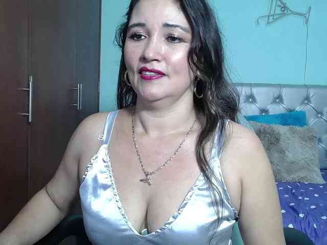 noelia-milf19 webcam