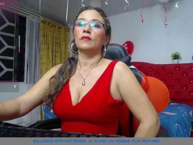 noelia-milf19 webcam