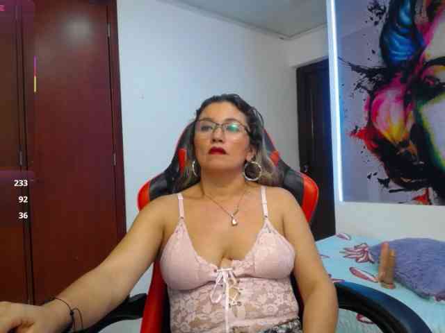 noelia-milf19 webcam