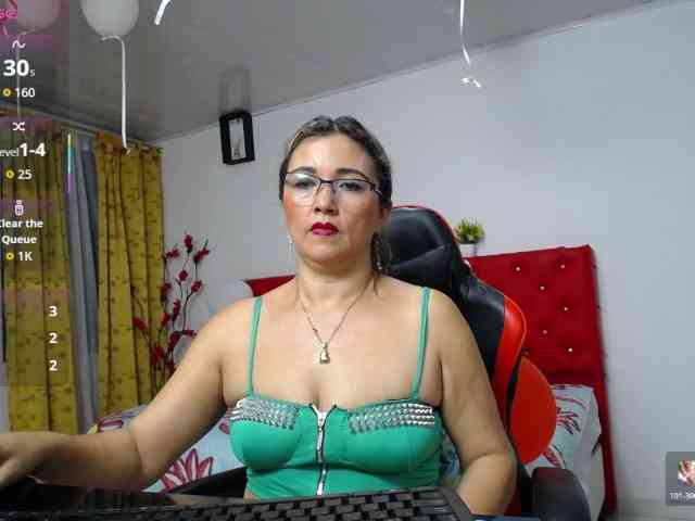 noelia-milf19 webcam