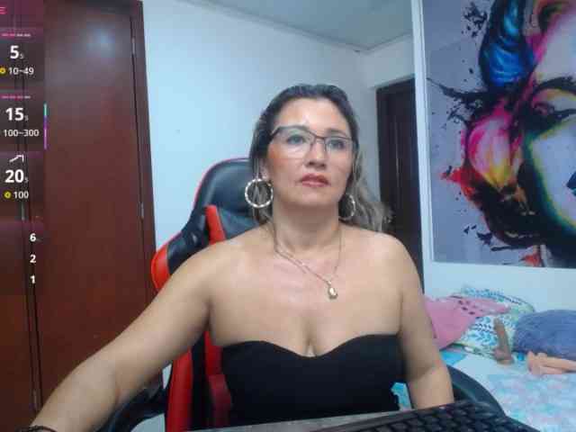 noelia-milf19 webcam