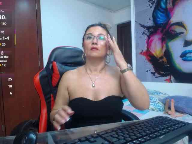 noelia-milf19 webcam