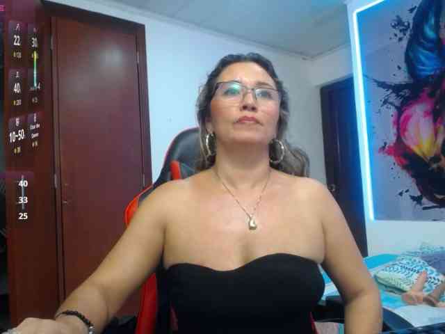 noelia-milf19 webcam