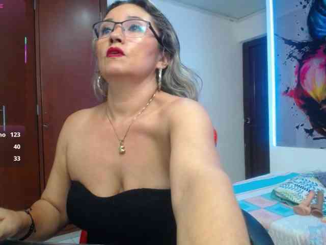 noelia-milf19 webcam