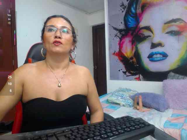 noelia-milf19 webcam