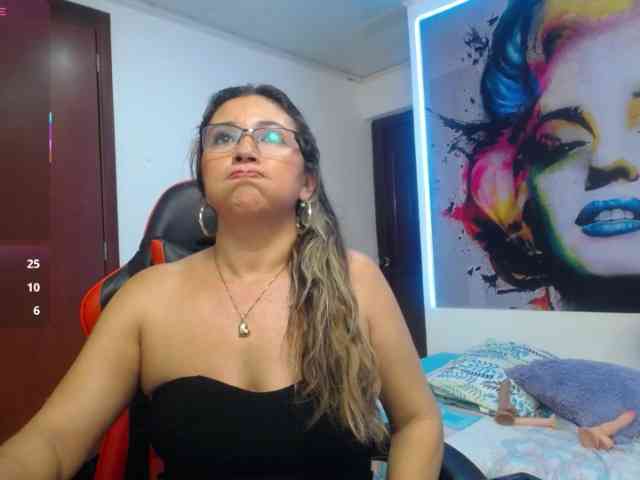noelia-milf19 webcam