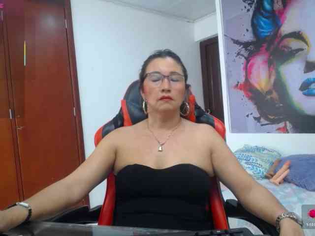 noelia-milf19 webcam