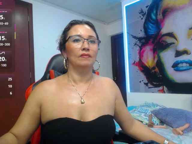 noelia-milf19 webcam