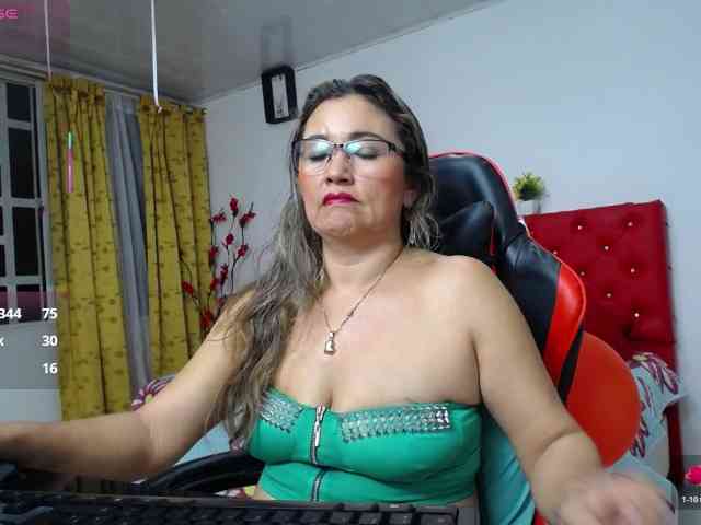 noelia-milf19 webcam
