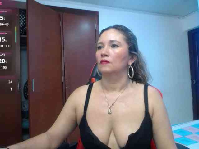 noelia-milf19 webcam