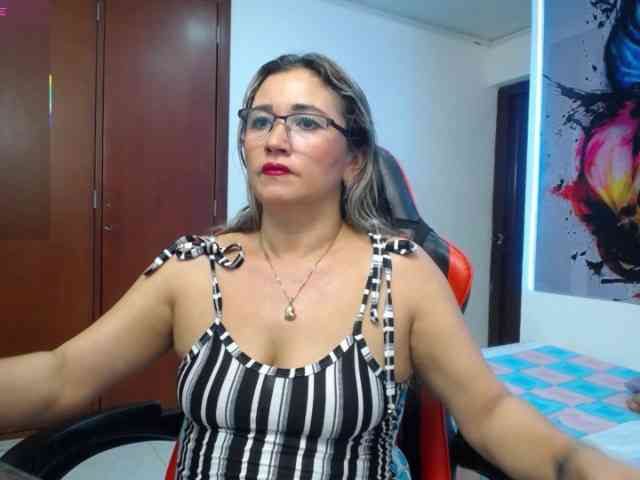 noelia-milf19 webcam
