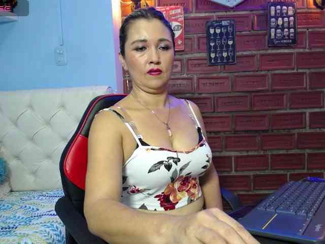 noelia-milf19 webcam