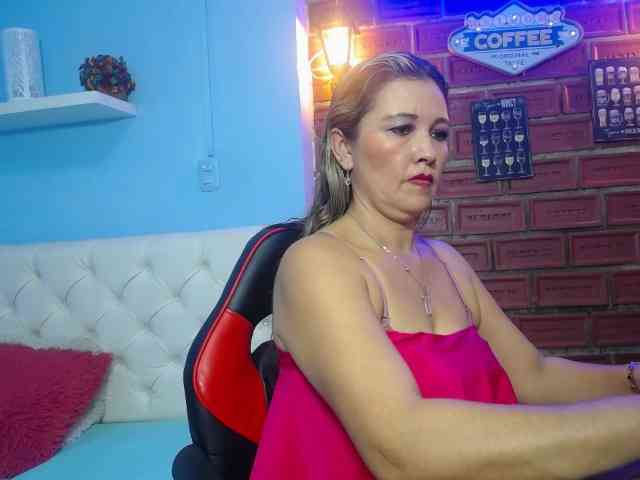 noelia-milf19 webcam