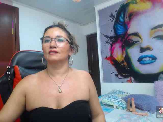 noelia-milf19 webcam