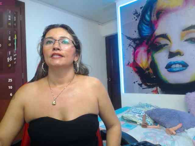noelia-milf19 webcam