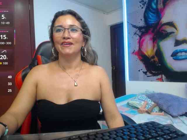 noelia-milf19 webcam