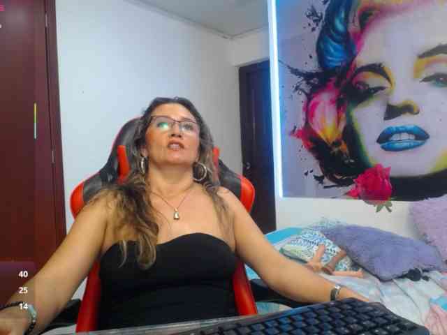noelia-milf19 webcam