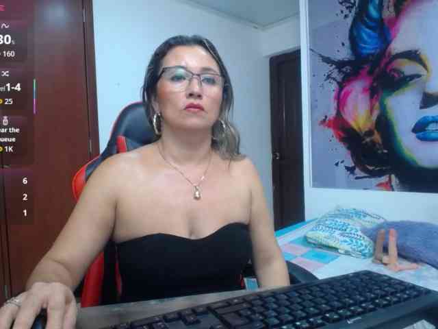 noelia-milf19 webcam