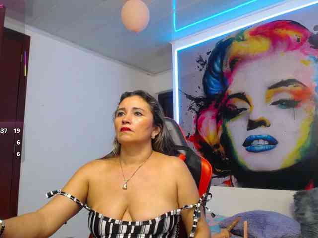 noelia-milf19 webcam