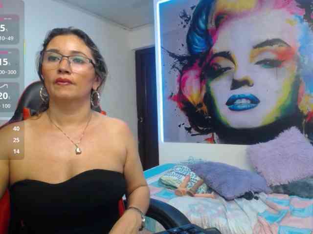 noelia-milf19 webcam