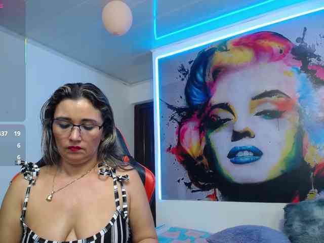 noelia-milf19 webcam