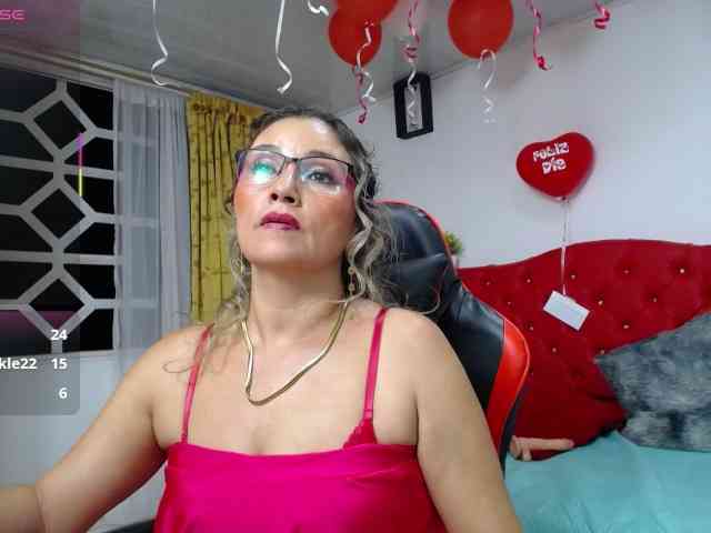 noelia-milf19 webcam
