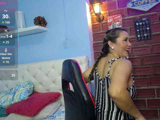 noelia-milf19 webcam