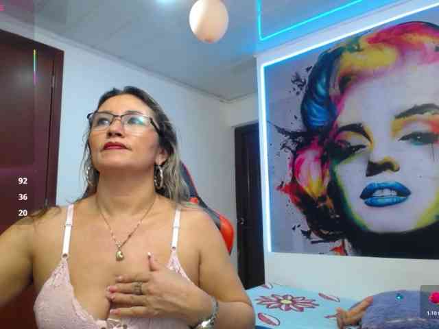 noelia-milf19 webcam
