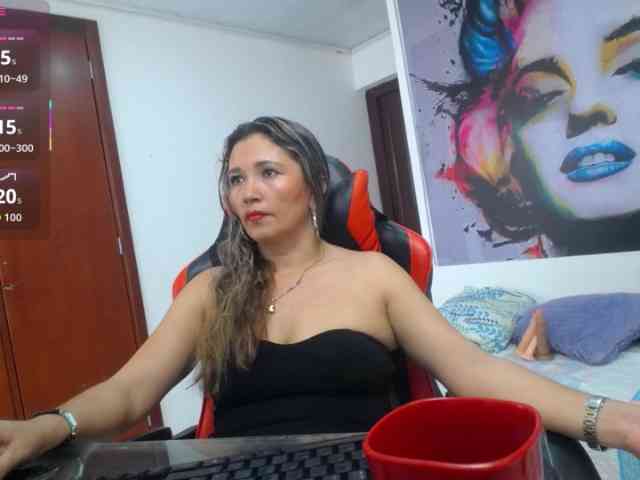 noelia-milf19 webcam