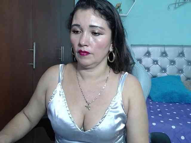 noelia-milf19 webcam