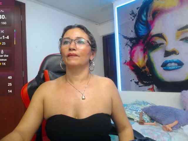 noelia-milf19 webcam