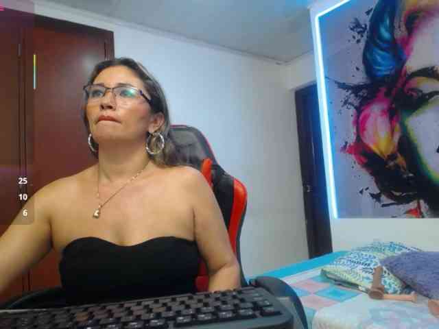 noelia-milf19 webcam