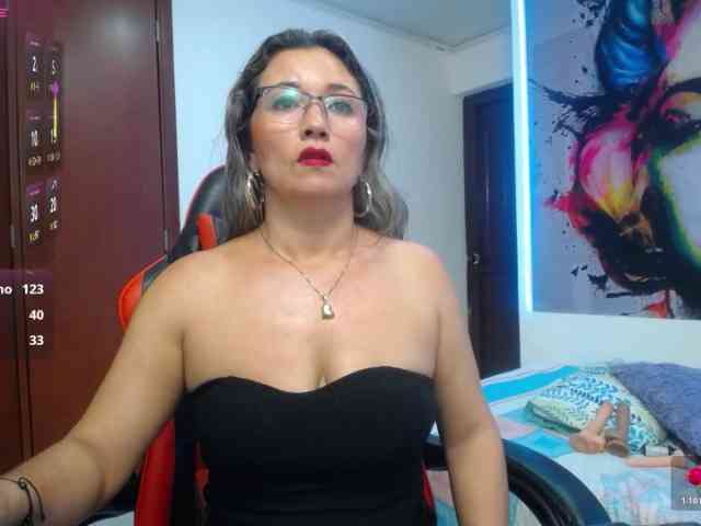 noelia-milf19 webcam