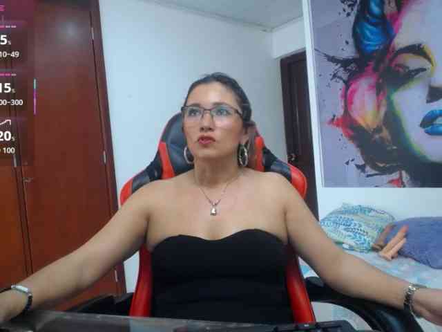 noelia-milf19 webcam