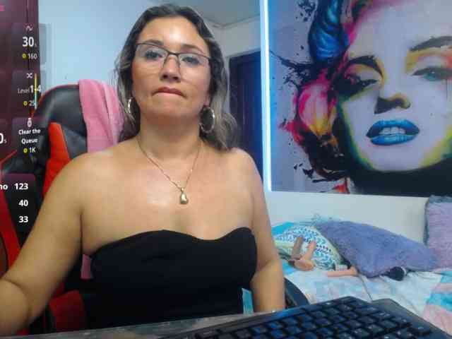 noelia-milf19 webcam