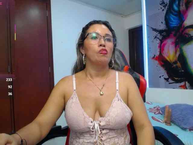 noelia-milf19 webcam