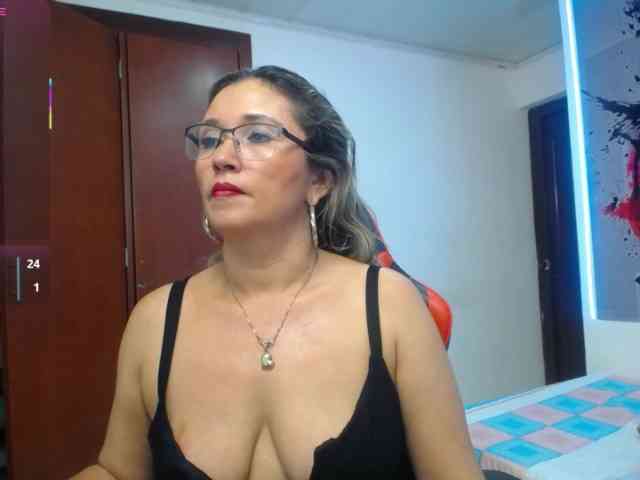 noelia-milf19 webcam