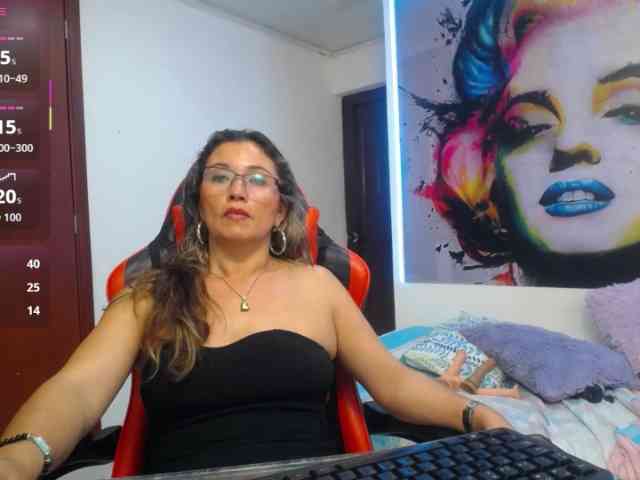 noelia-milf19 webcam