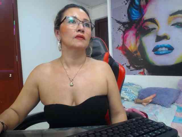 noelia-milf19 webcam
