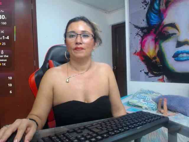 noelia-milf19 webcam