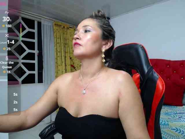 noelia-milf19 webcam